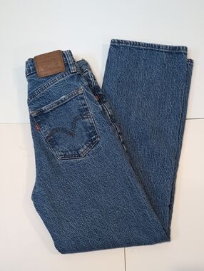 Levi's Premium Ribcage Straight Ankle Jeans
